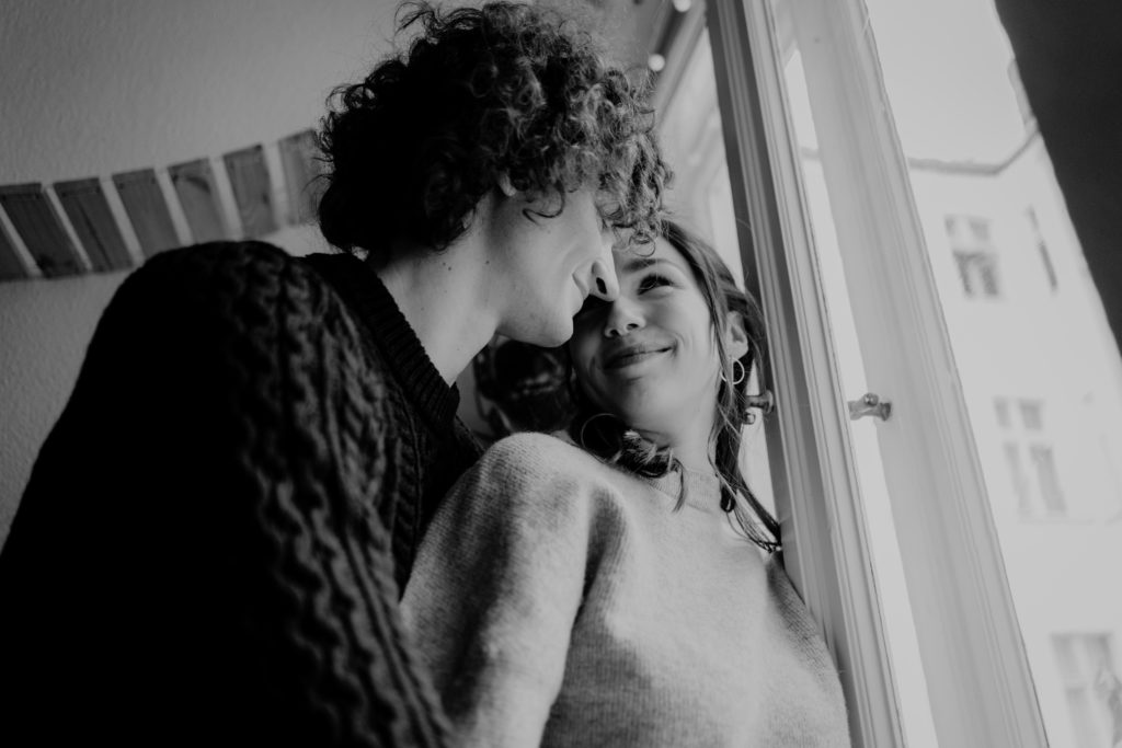 Couple Homestory Berlin Engagement Fotos