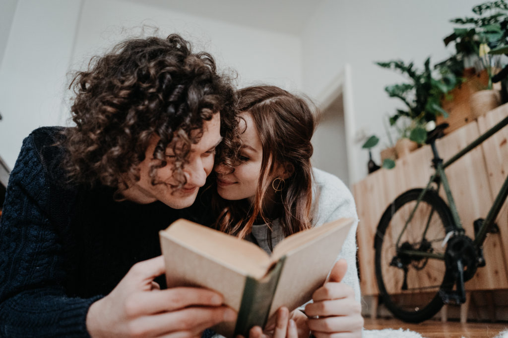 Couple Homestory Berlin Engagement Fotos