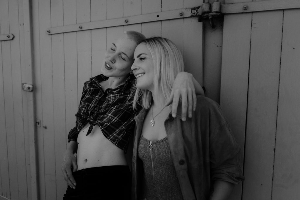 Same-sex couple shoot in Berlin © Christine Ladehoff Fotografie