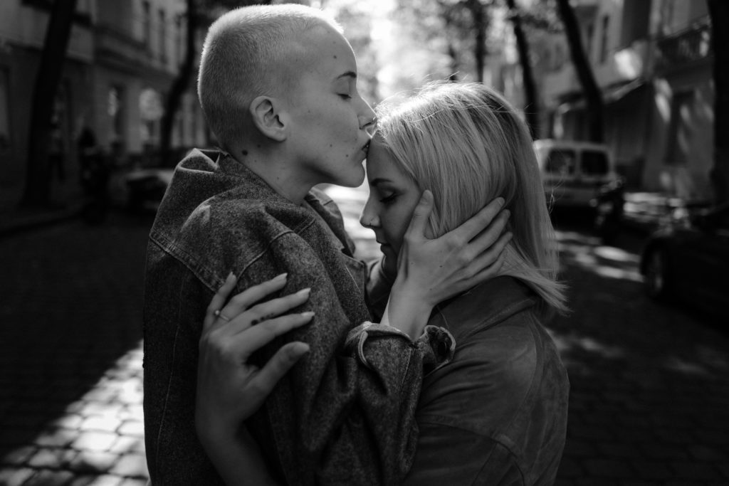 Same-sex couple shoot in Berlin © Christine Ladehoff Fotografie