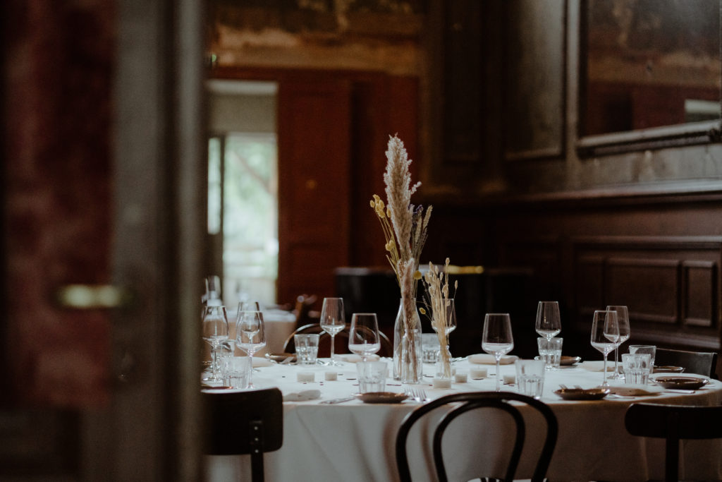 Dekoration und Tischdeko Hochzeit in Clärchens Ballhaus Berlin © Christine Ladehoff Fotografie