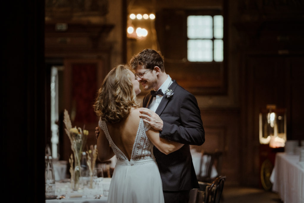 Paarbilder Hochzeit in Clärchens Ballhaus Berlin © Christine Ladehoff Fotografie