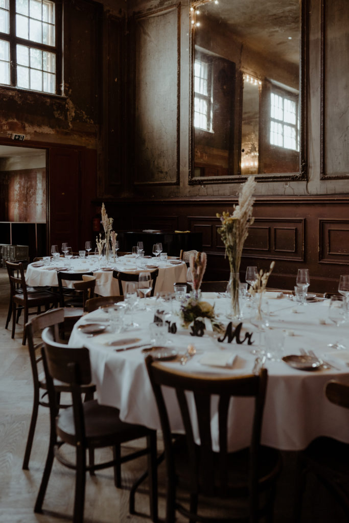 Spiegelsaal Deko bei Hochzeit in Clärchens Ballhaus Berlin © Christine Ladehoff Fotografie
