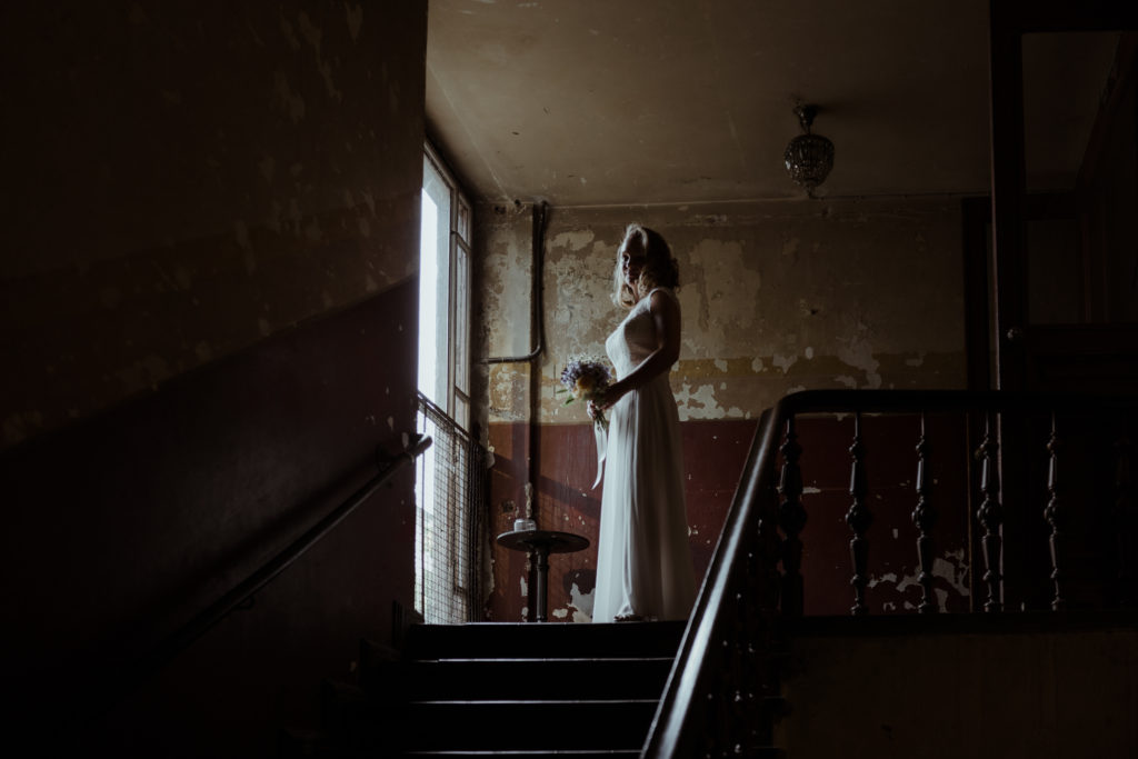 Braut bei Hochzeit in Clärchens Ballhaus Berlin © Christine Ladehoff Fotografie