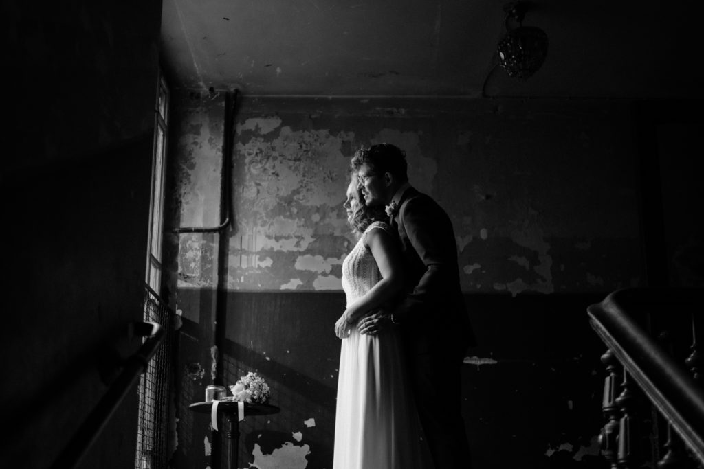 Brautpaarfotos bei Hochzeit in Clärchens Ballhaus Berlin © Christine Ladehoff Fotografie