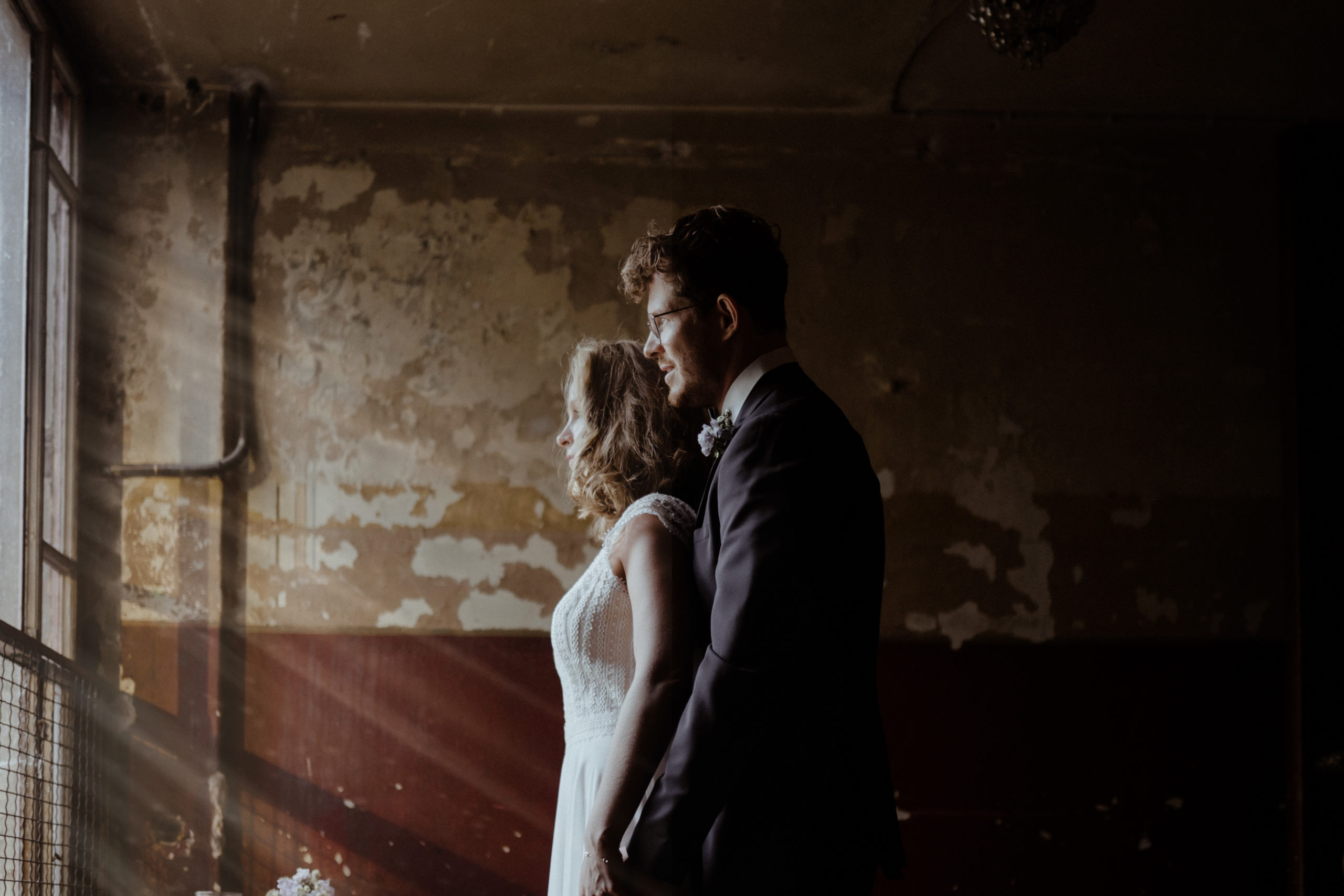 Brautpaarfotos bei Hochzeit in Clärchens Ballhaus Berlin © Christine Ladehoff Fotografie