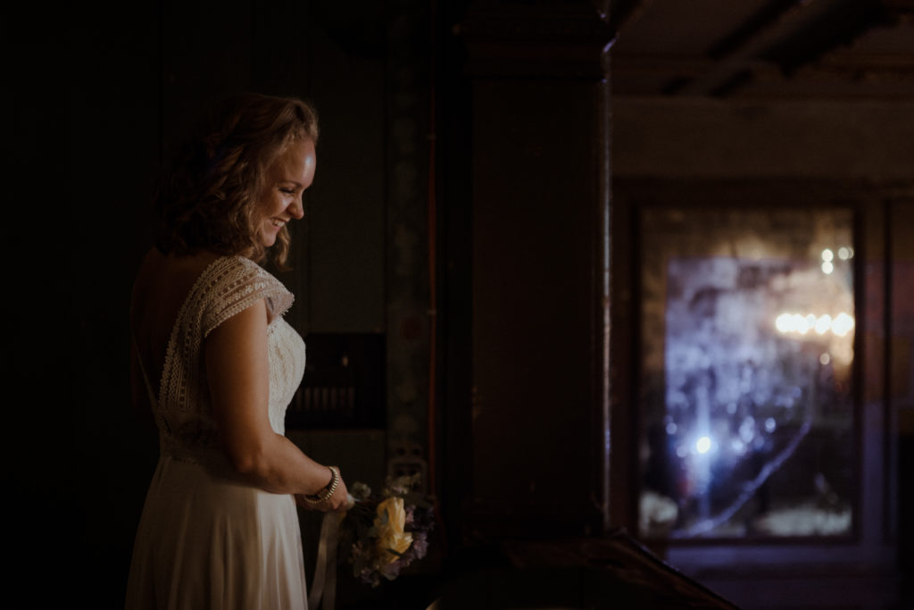 Brautfoto bei Hochzeit in Clärchens Ballhaus Berlin © Christine Ladehoff Fotografie