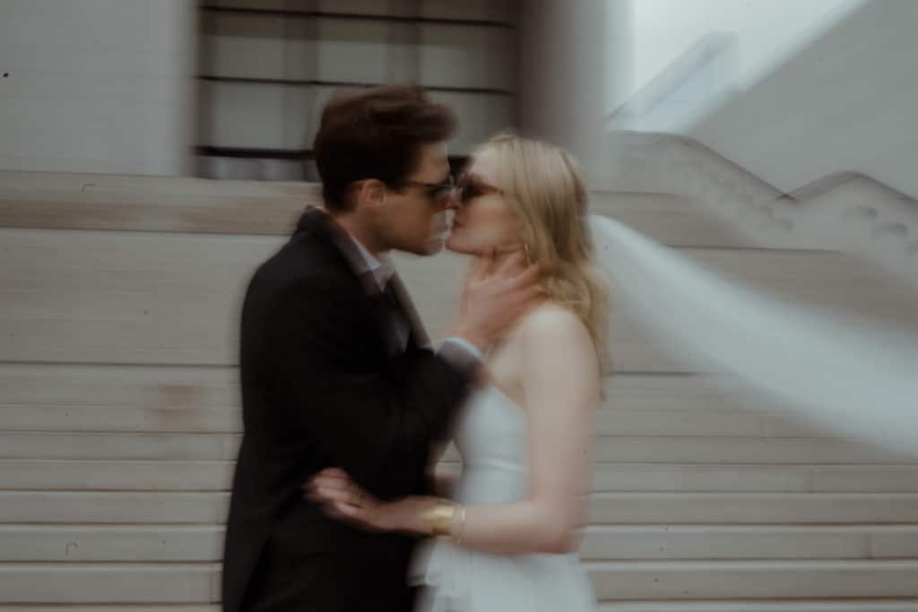 Hochzeitspaar James Simon Galerie Berlin ©Christine Ladehoff Fotografie