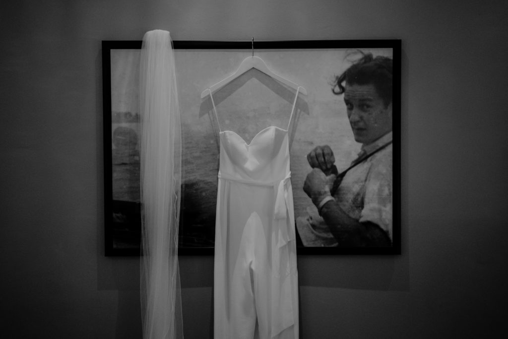 Getting Ready Brautkleid Gorki Apartment Hochzeit ©Christine Ladehoff Fotografie