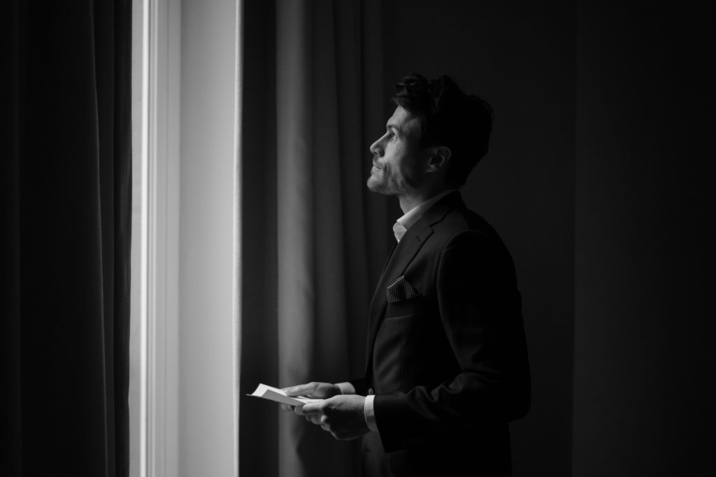 Getting ready in Gorki Apartments Berlin ©Christine Ladehoff Fotografie